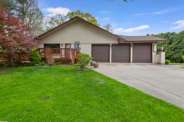 6910 Montgomery Drive, Shelby Twp, MI 48316