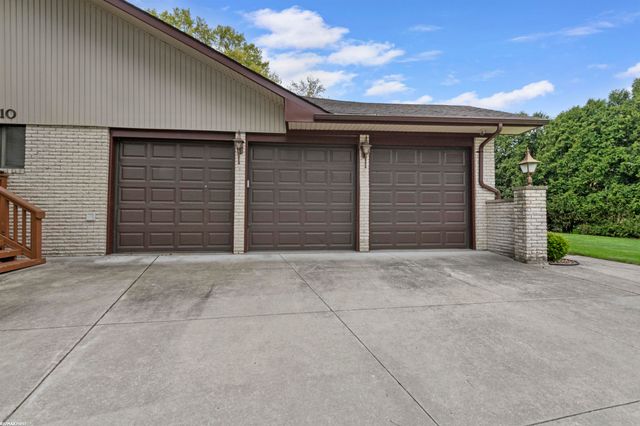6910 Montgomery Drive, Shelby Twp, MI 48316