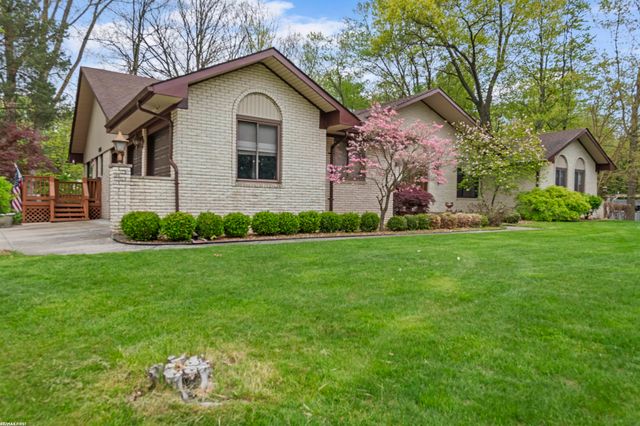 6910 Montgomery Drive, Shelby Twp, MI 48316