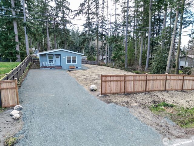 390 Ledgewood Beach Road, Coupeville, WA 98239