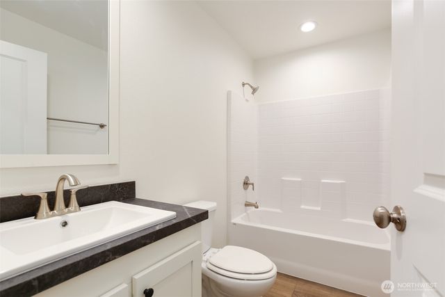 390 Ledgewood Beach Road, Coupeville, WA 98239