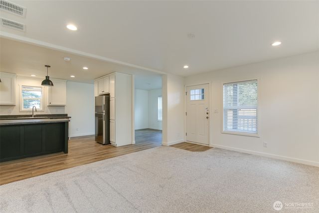 390 Ledgewood Beach Road, Coupeville, WA 98239