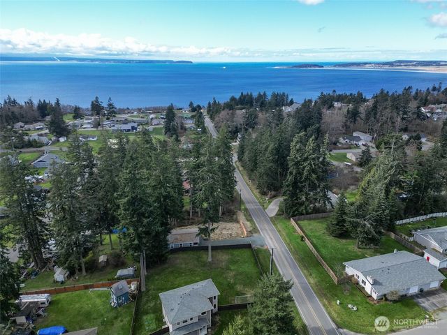 390 Ledgewood Beach Road, Coupeville, WA 98239