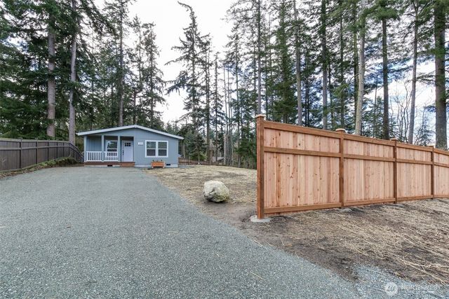390 Ledgewood Beach Road, Coupeville, WA 98239