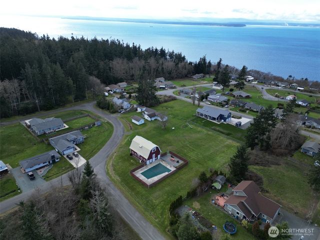 390 Ledgewood Beach Road, Coupeville, WA 98239