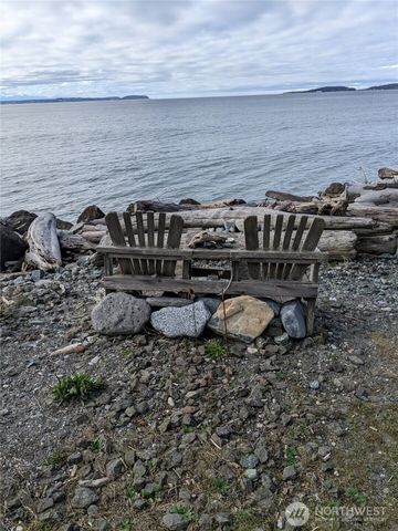 390 Ledgewood Beach Road, Coupeville, WA 98239