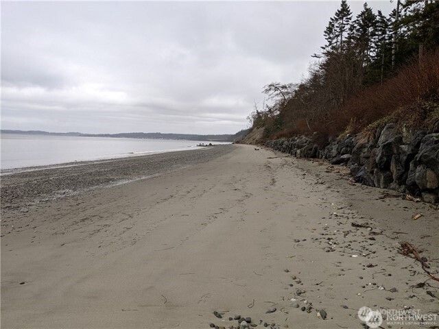 390 Ledgewood Beach Road, Coupeville, WA 98239