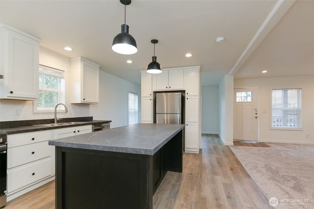 390 Ledgewood Beach Road, Coupeville, WA 98239