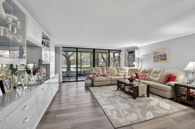 11135 Green Lake Drive 102, Boynton Beach, FL 33437