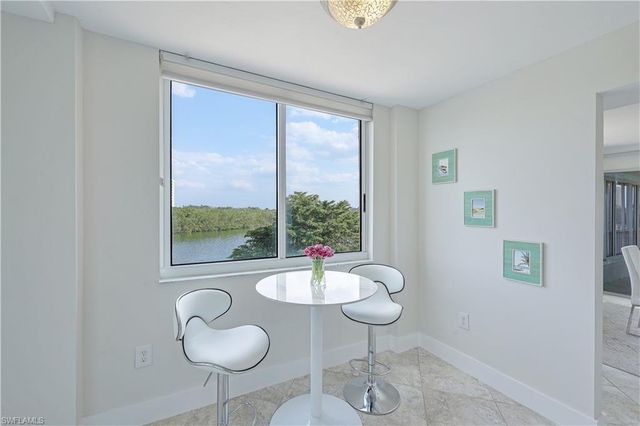 25 Bluebill AVE A201, Naples, FL 34108