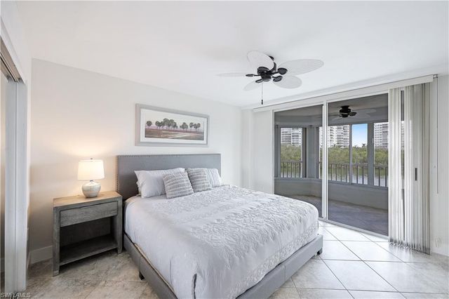 25 Bluebill AVE A201, Naples, FL 34108