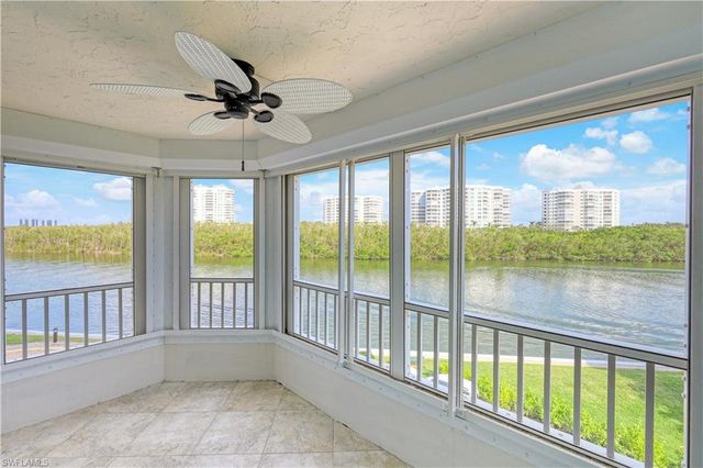 25 Bluebill AVE A201, Naples, FL 34108