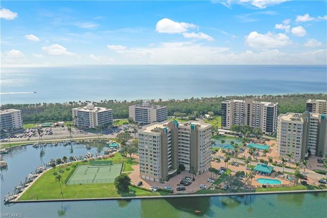 25 Bluebill AVE A201, Naples, FL 34108