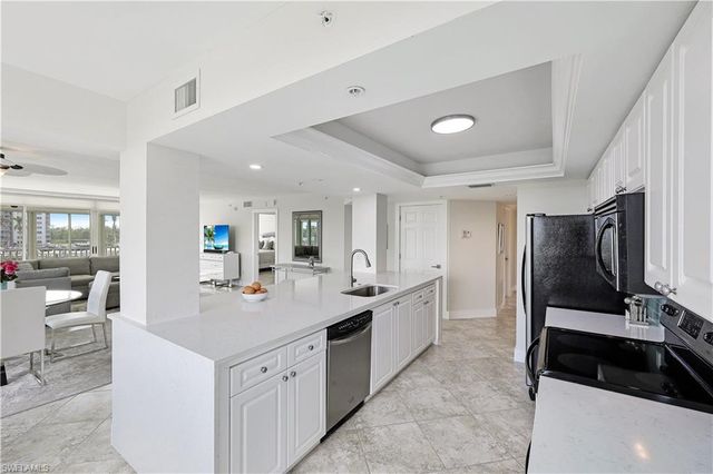 25 Bluebill AVE A201, Naples, FL 34108