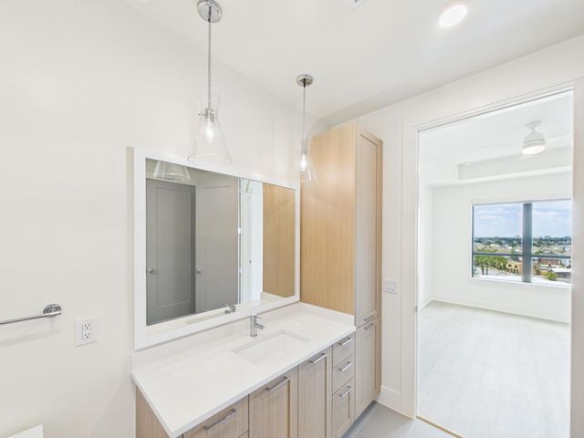 929 Westcott 819, Houston, TX 77007