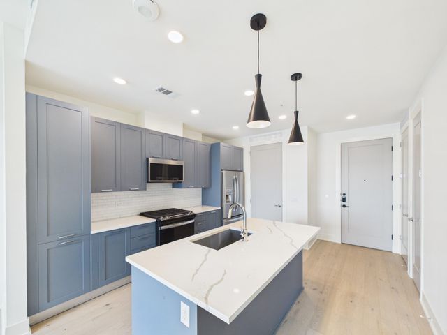 929 Westcott 819, Houston, TX 77007