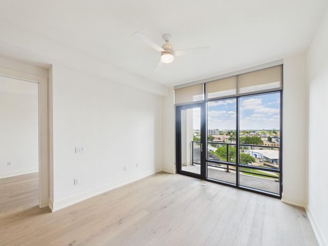 929 Westcott 819, Houston, TX 77007
