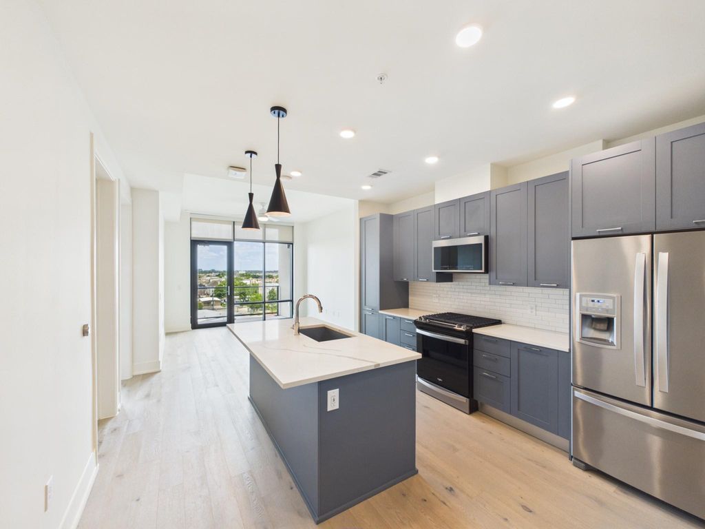 929 Westcott 819, Houston, TX 77007