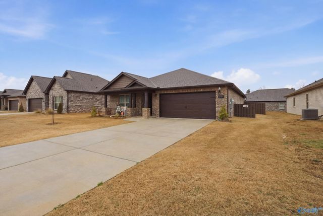 2644 NW Ajs Arbor Drive, Huntsville, AL 35810