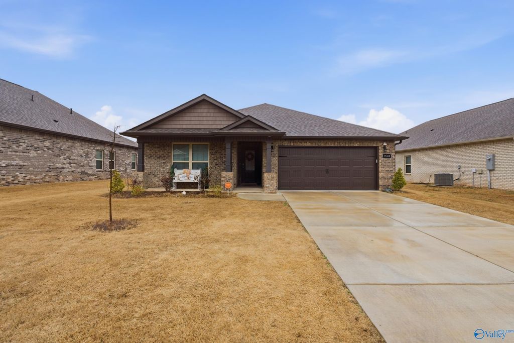 2644 NW Ajs Arbor Drive, Huntsville, AL 35810