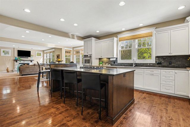 1670 Flowers Crossing Drive, Grand Rapids, MI 49525