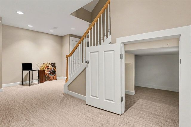 1670 Flowers Crossing Drive, Grand Rapids, MI 49525
