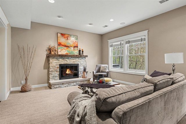 1670 Flowers Crossing Drive, Grand Rapids, MI 49525