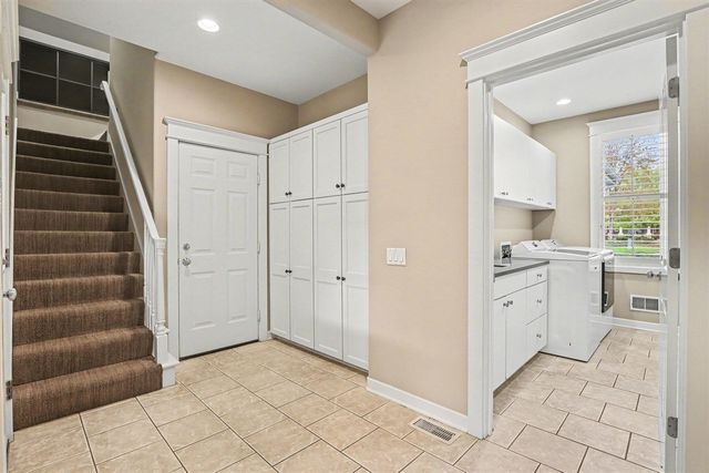 1670 Flowers Crossing Drive, Grand Rapids, MI 49525