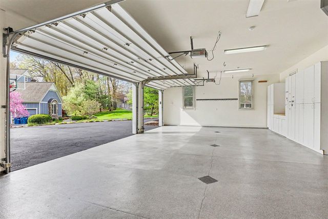 1670 Flowers Crossing Drive, Grand Rapids, MI 49525
