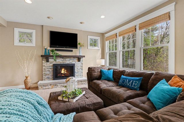 1670 Flowers Crossing Drive, Grand Rapids, MI 49525
