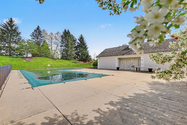 1670 Flowers Crossing Drive, Grand Rapids, MI 49525