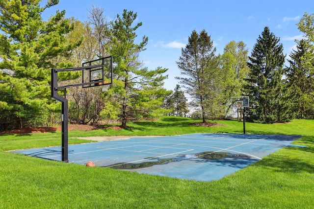 1670 Flowers Crossing Drive, Grand Rapids, MI 49525