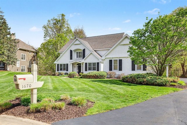 1670 Flowers Crossing Drive, Grand Rapids, MI 49525