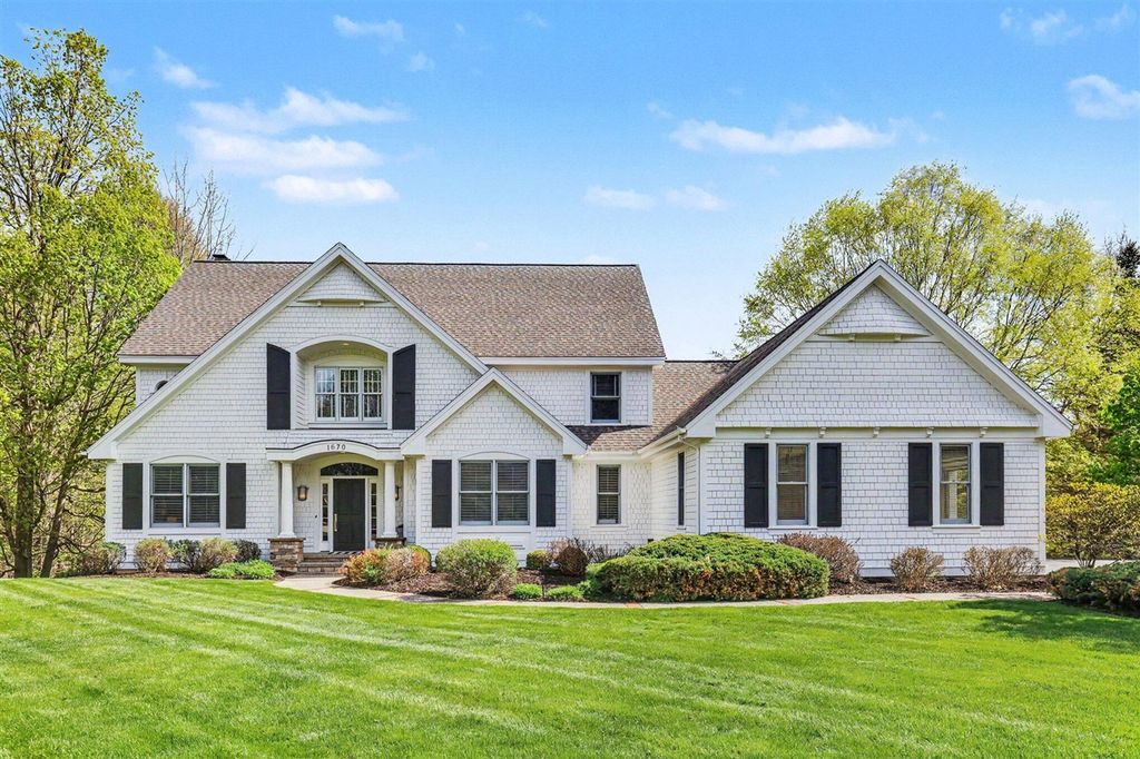 1670 Flowers Crossing Drive, Grand Rapids, MI 49525