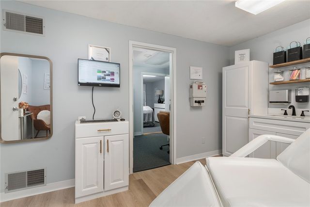 990 Main Street 3, East Greenwich, RI 02818