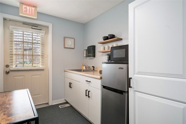 990 Main Street 3, East Greenwich, RI 02818