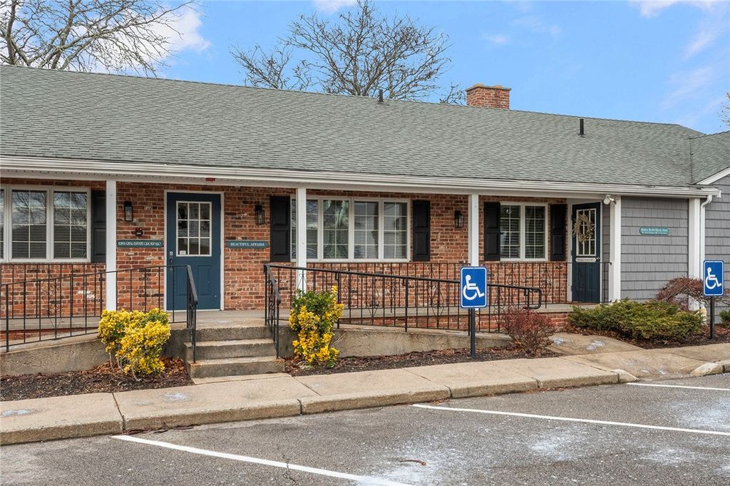 990 Main Street 3, East Greenwich, RI 02818