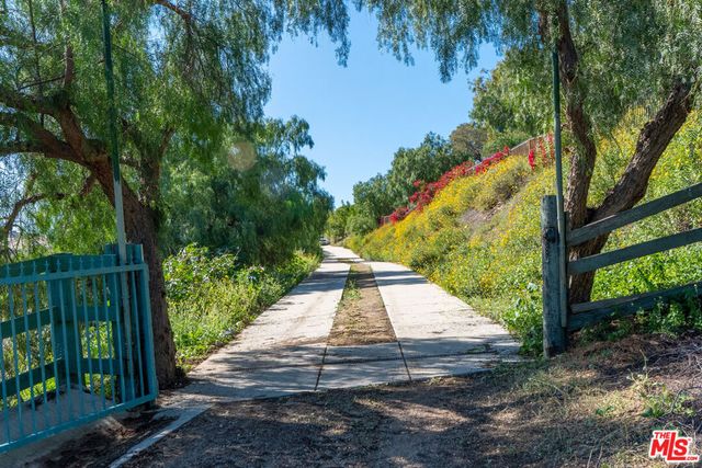 10311 Wheatland Avenue, Sunland, CA 91040