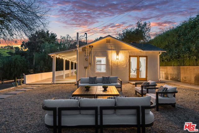 10311 Wheatland Avenue, Sunland, CA 91040