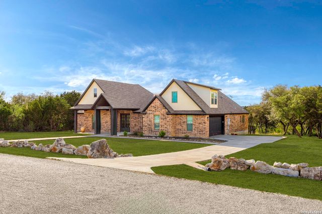 827 COUNTY ROAD 2801 E, Mico, TX 78056