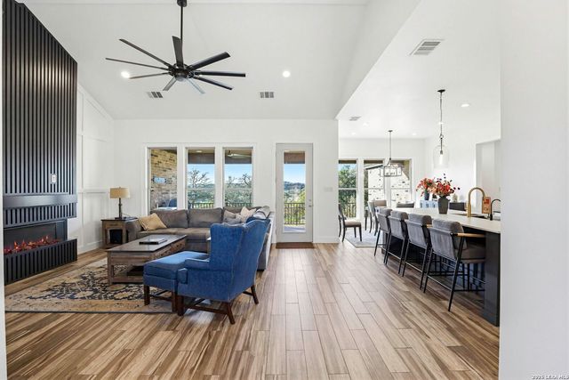 827 COUNTY ROAD 2801 E, Mico, TX 78056