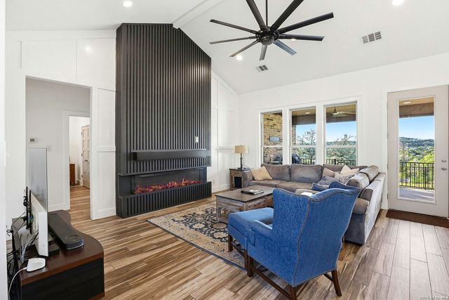 827 COUNTY ROAD 2801 E, Mico, TX 78056