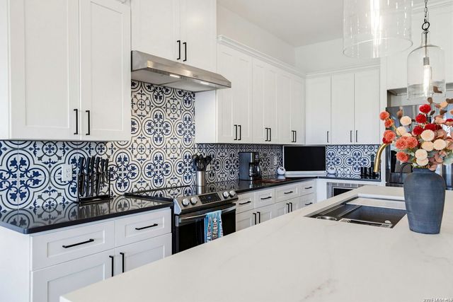 827 COUNTY ROAD 2801 E, Mico, TX 78056