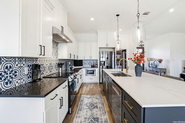 827 COUNTY ROAD 2801 E, Mico, TX 78056