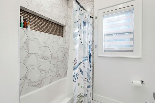 827 COUNTY ROAD 2801 E, Mico, TX 78056