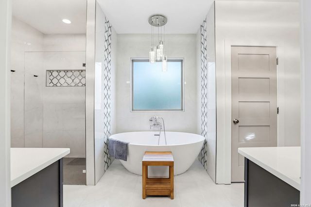 827 COUNTY ROAD 2801 E, Mico, TX 78056