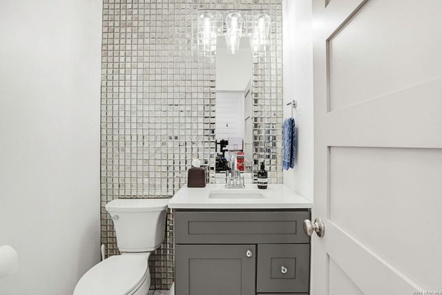 827 COUNTY ROAD 2801 E, Mico, TX 78056