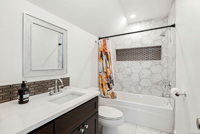 827 COUNTY ROAD 2801 E, Mico, TX 78056