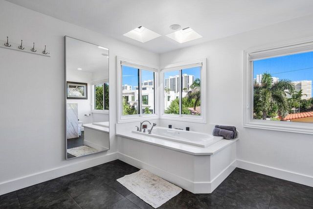 811 SE 31st Street, Boca Raton, FL 33432