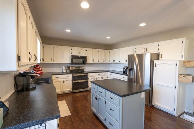 320 Shenandoah Drive, Raymore, MO 64083